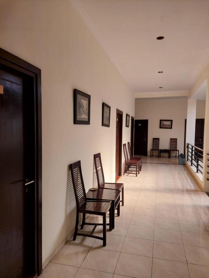 Hotel The Kirana Purnama Semarang Exterior foto